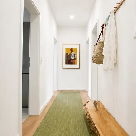 Urbannest Apartment